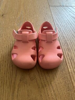 Kids Coral Pink Closed-Toe Water Sandals with Hook-and-Loop Strap